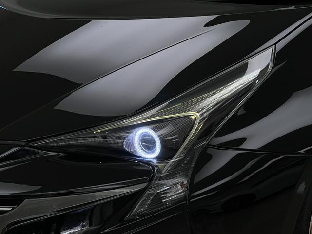 プリウス Ｓ　１９インチアルミホイール／バックカメラ／ビルトインＥＴＣ／ガングリップコンビハンドル／フルエアロ／スモークテール／フォグランプ／イカリング／ＬＥＤヘッドライト／プッシュスタート／純正ナビ／ローダウン（9枚目）