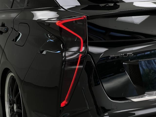 プリウス Ｓ　１９インチアルミホイール／バックカメラ／ビルトインＥＴＣ／ガングリップコンビハンドル／フルエアロ／スモークテール／フォグランプ／イカリング／ＬＥＤヘッドライト／プッシュスタート／純正ナビ／ローダウン（76枚目）