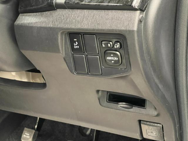 プリウス Ｓ　Ｂｌｕｅｔｏｏｔｈ／アルミホイール／フルエアロ／シートカバー／ガングリップコンビハンドル／ローダウン／インテリアパネル／スモークテールランプ／カスタムヘッドライト／ＷＡＬＤ／スモークエンブレム／ＬＥＤ（24枚目）