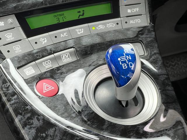 プリウス Ｓ　Ｂｌｕｅｔｏｏｔｈ／アルミホイール／フルエアロ／シートカバー／ガングリップコンビハンドル／ローダウン／インテリアパネル／スモークテールランプ／カスタムヘッドライト／ＷＡＬＤ／スモークエンブレム／ＬＥＤ（29枚目）