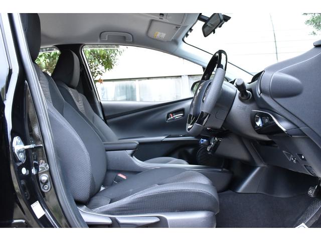 プリウス S バックカメラ/ビルトインETC/Bluetooth接続/フォグランプ/アルミホイール/ガングリップコンビハンドル/エアロ/イカリング/スモークテール/キーレス連動ドアミラー/ローダウン/AUTOライト(20枚目)