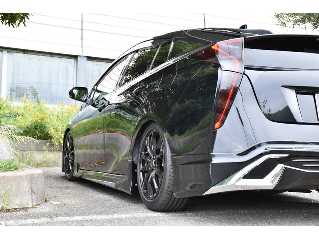 プリウス S バックカメラ/ビルトインETC/Bluetooth接続/フォグランプ/アルミホイール/ガングリップコンビハンドル/エアロ/イカリング/スモークテール/キーレス連動ドアミラー/ローダウン/AUTOライト(56枚目)