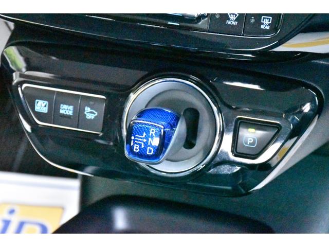 プリウス S バックカメラ/ビルトインETC/Bluetooth接続/フォグランプ/アルミホイール/ガングリップコンビハンドル/エアロ/イカリング/スモークテール/キーレス連動ドアミラー/ローダウン/AUTOライト(69枚目)