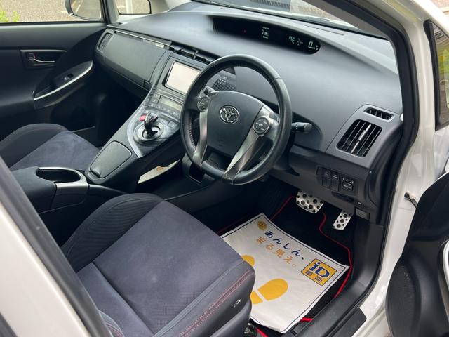 プリウス Sツーリングセレクション・G’s 新品タイヤ/純正7インチナビ/バックカメラ/ビルトインETC/TZフロントドラレコ/LED BEAM/HIDヘッドライト/フォグランプ/CD/DVD/Bluetooth/SD/フルセグTV/スペアキー(5枚目)