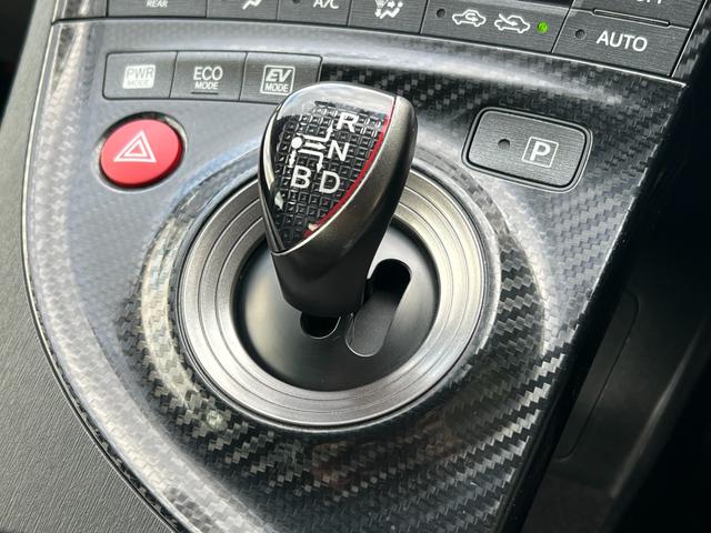 プリウス Sツーリングセレクション・G’s 新品タイヤ/純正7インチナビ/バックカメラ/ビルトインETC/TZフロントドラレコ/LED BEAM/HIDヘッドライト/フォグランプ/CD/DVD/Bluetooth/SD/フルセグTV/スペアキー(17枚目)