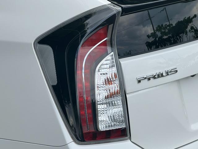 プリウス Sツーリングセレクション・G’s 新品タイヤ/純正7インチナビ/バックカメラ/ビルトインETC/TZフロントドラレコ/LED BEAM/HIDヘッドライト/フォグランプ/CD/DVD/Bluetooth/SD/フルセグTV/スペアキー(52枚目)