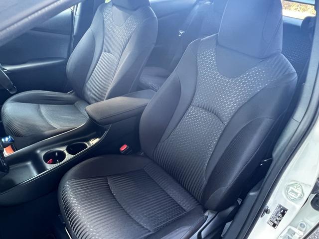 プリウス Ｓ　ガングリップコンビハンドル／アルミホイール／バックカメラ／ビルトインＥＴＣ／キーレス連動ドアミラー／ＡＵＴＯライト／ローダウン／エアロ／カスタム／ＬＥＤヘッドライト／スモーク／ＣＤ再生／スマートキー（24枚目）