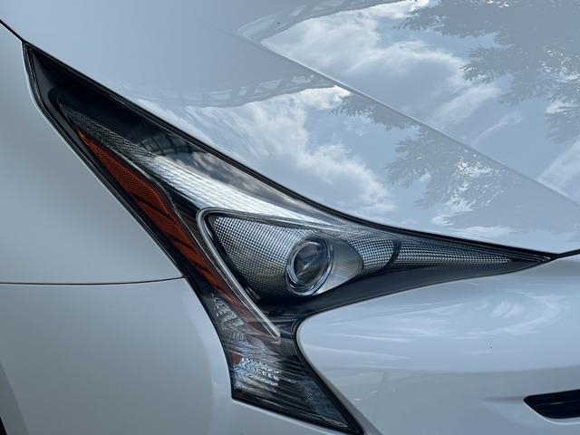 プリウス Ｓ　ガングリップコンビハンドル／アルミホイール／バックカメラ／ビルトインＥＴＣ／キーレス連動ドアミラー／ＡＵＴＯライト／ローダウン／エアロ／カスタム／ＬＥＤヘッドライト／スモーク／ＣＤ再生／スマートキー（28枚目）