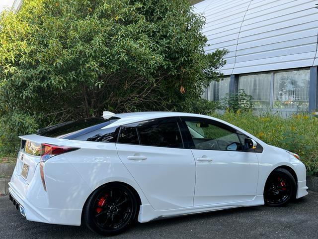 プリウス Ｓ　ガングリップコンビハンドル／アルミホイール／バックカメラ／ビルトインＥＴＣ／キーレス連動ドアミラー／ＡＵＴＯライト／ローダウン／エアロ／カスタム／ＬＥＤヘッドライト／スモーク／ＣＤ再生／スマートキー（44枚目）