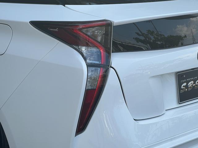 プリウス Ｓ　ガングリップコンビハンドル／アルミホイール／バックカメラ／ビルトインＥＴＣ／キーレス連動ドアミラー／ＡＵＴＯライト／ローダウン／エアロ／カスタム／ＬＥＤヘッドライト／スモーク／ＣＤ再生／スマートキー（47枚目）