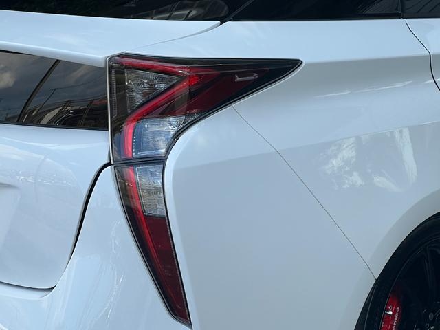 プリウス Ｓ　ガングリップコンビハンドル／アルミホイール／バックカメラ／ビルトインＥＴＣ／キーレス連動ドアミラー／ＡＵＴＯライト／ローダウン／エアロ／カスタム／ＬＥＤヘッドライト／スモーク／ＣＤ再生／スマートキー（48枚目）