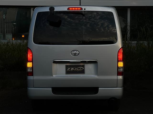 ハイエースバン ロングDX GLパッケージ ディーゼル車/9人乗り/トヨタセーフティセンス/助手席エアバック/電動格納式ミラー/ETC/シートカバー/リアヒーター/リアエアコン/ディスプレイオーディオ/ドアバイザー/スライドドア/キーレス/小窓(18枚目)