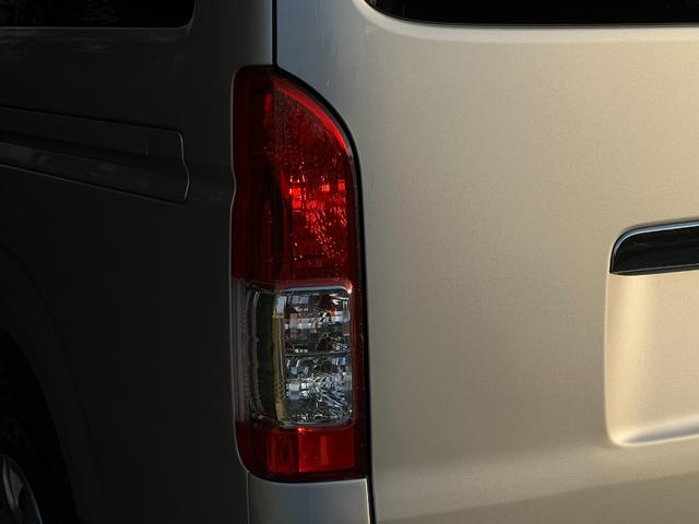 ハイエースバン ロングDX GLパッケージ ディーゼル車/9人乗り/トヨタセーフティセンス/助手席エアバック/電動格納式ミラー/ETC/シートカバー/リアヒーター/リアエアコン/ディスプレイオーディオ/ドアバイザー/スライドドア/キーレス/小窓(76枚目)