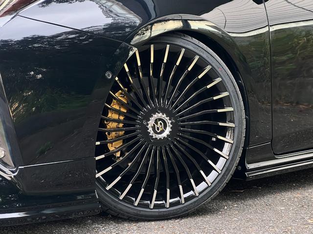 プリウス A ヘッドアップディスプレイ/ブラインドスポットモニター/ガングリップコンビハンドル/19インチホイール/ワイヤレス充電器/バックカメラ/ETC/クルコン/ヴァルド/イカリング/TSS/フォグ/エアロ(10枚目)