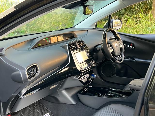 プリウス A ヘッドアップディスプレイ/ブラインドスポットモニター/ガングリップコンビハンドル/19インチホイール/ワイヤレス充電器/バックカメラ/ETC/クルコン/ヴァルド/イカリング/TSS/フォグ/エアロ(31枚目)