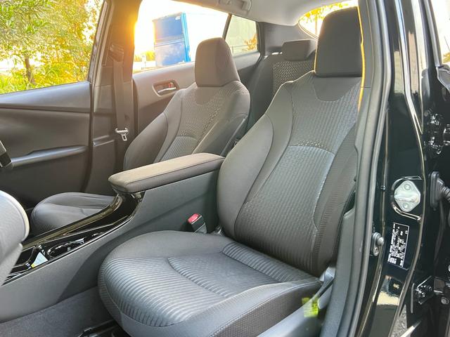 プリウス A ヘッドアップディスプレイ/ブラインドスポットモニター/ガングリップコンビハンドル/19インチホイール/ワイヤレス充電器/バックカメラ/ETC/クルコン/ヴァルド/イカリング/TSS/フォグ/エアロ(32枚目)