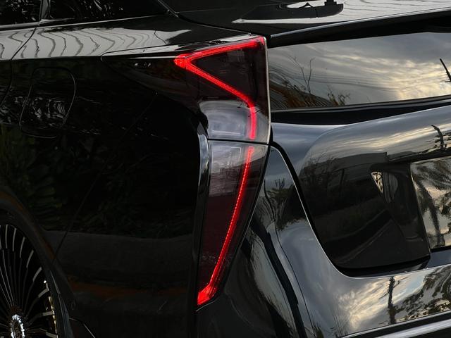 プリウス A ヘッドアップディスプレイ/ブラインドスポットモニター/ガングリップコンビハンドル/19インチホイール/ワイヤレス充電器/バックカメラ/ETC/クルコン/ヴァルド/イカリング/TSS/フォグ/エアロ(76枚目)