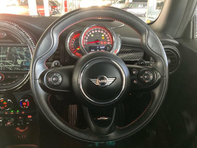 ＭＩＮＩ ジョンクーパーワークス　ＨＤＤナビ　バックモニター　ＥＴＣ　ＬＥＤライト　カーテンエアバッグ　インテリジェントキー　禁煙車（18枚目）