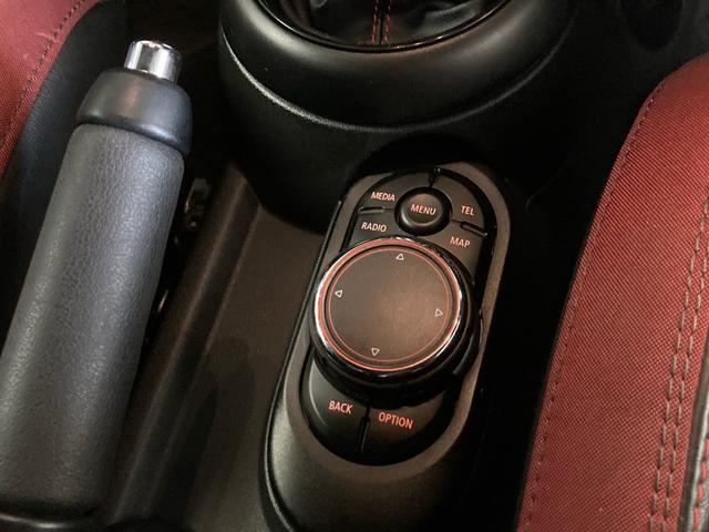 ＭＩＮＩ ジョンクーパーワークス　ＨＤＤナビ　バックモニター　ＥＴＣ　ＬＥＤライト　カーテンエアバッグ　インテリジェントキー　禁煙車（26枚目）