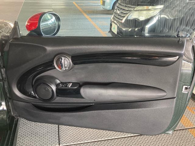 ＭＩＮＩ ジョンクーパーワークス　ＨＤＤナビ　バックモニター　ＥＴＣ　ＬＥＤライト　カーテンエアバッグ　インテリジェントキー　禁煙車（27枚目）