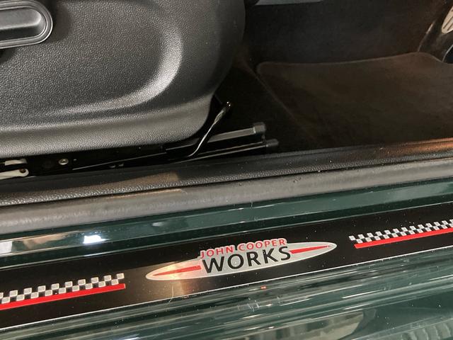ＭＩＮＩ ジョンクーパーワークス　ＨＤＤナビ　バックモニター　ＥＴＣ　ＬＥＤライト　カーテンエアバッグ　インテリジェントキー　禁煙車（28枚目）