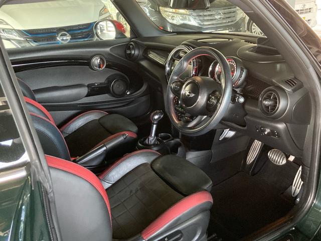 ＭＩＮＩ ジョンクーパーワークス　ＨＤＤナビ　バックモニター　ＥＴＣ　ＬＥＤライト　カーテンエアバッグ　インテリジェントキー　禁煙車（29枚目）