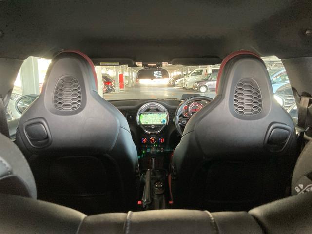 ＭＩＮＩ ジョンクーパーワークス　ＨＤＤナビ　バックモニター　ＥＴＣ　ＬＥＤライト　カーテンエアバッグ　インテリジェントキー　禁煙車（41枚目）