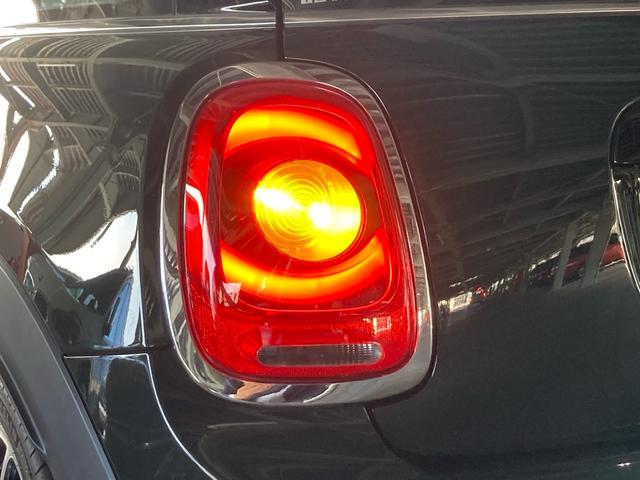ＭＩＮＩ ジョンクーパーワークス　ＨＤＤナビ　バックモニター　ＥＴＣ　ＬＥＤライト　カーテンエアバッグ　インテリジェントキー　禁煙車（55枚目）