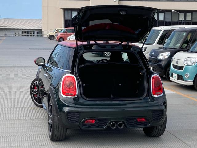 ＭＩＮＩ ジョンクーパーワークス　ＨＤＤナビ　バックモニター　ＥＴＣ　ＬＥＤライト　カーテンエアバッグ　インテリジェントキー　禁煙車（62枚目）