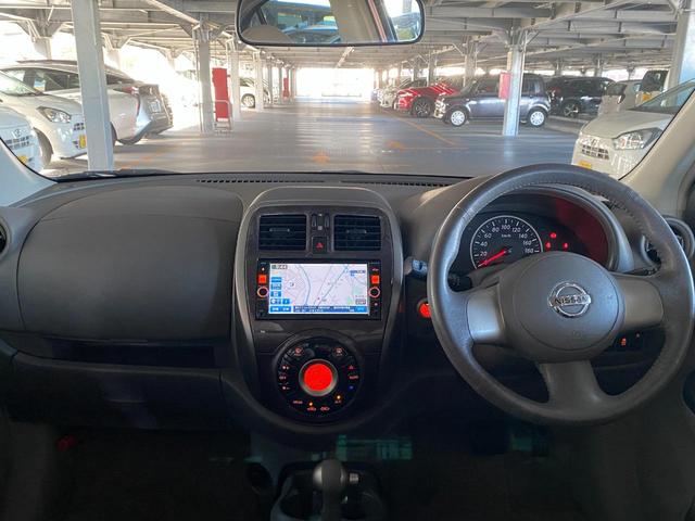 マーチ ボレロ　ＡＵＸ接続　横滑防止装置　電動格納ミラー　ＤＶＤ再生　ナビＴＶ　アイドリングＳ　パワーウィンドウ　禁煙　イモビライザー　フルセグＴＶ　キーレス　スマートキー　ＢＬＵＥＴＯＯＴＨ　オートライト（5枚目）