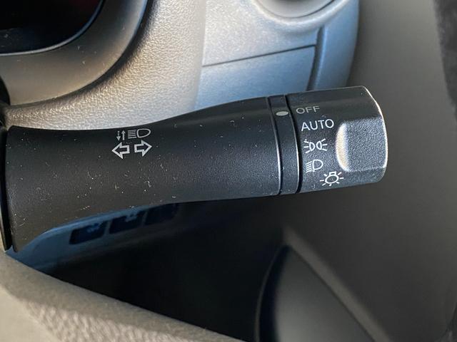 マーチ ボレロ　ＡＵＸ接続　横滑防止装置　電動格納ミラー　ＤＶＤ再生　ナビＴＶ　アイドリングＳ　パワーウィンドウ　禁煙　イモビライザー　フルセグＴＶ　キーレス　スマートキー　ＢＬＵＥＴＯＯＴＨ　オートライト（31枚目）