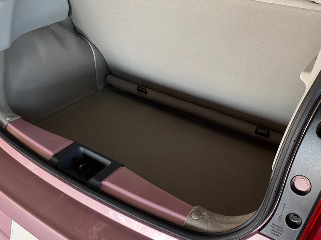 マーチ ボレロ　ＡＵＸ接続　横滑防止装置　電動格納ミラー　ＤＶＤ再生　ナビＴＶ　アイドリングＳ　パワーウィンドウ　禁煙　イモビライザー　フルセグＴＶ　キーレス　スマートキー　ＢＬＵＥＴＯＯＴＨ　オートライト（50枚目）