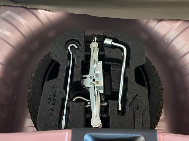 マーチ ボレロ　ＡＵＸ接続　横滑防止装置　電動格納ミラー　ＤＶＤ再生　ナビＴＶ　アイドリングＳ　パワーウィンドウ　禁煙　イモビライザー　フルセグＴＶ　キーレス　スマートキー　ＢＬＵＥＴＯＯＴＨ　オートライト（52枚目）