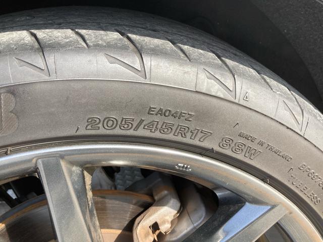 �^�C���T�C�Y�͂Q�O�T�^�S�T�q�P�V�ł��B�C�ɂȂ�ӏ����������܂����炨�₢���킹���������B���[���₨�d�b�ł��`�����܂��B