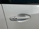 【運転席ドアスイッチ】スマートキーを携帯してドアノブにあるスイッチを押せばドアロックが開閉できます。