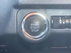 【プッシュスタートエンジン】スマートキーが車内にある状態でボタンを押すとエンジンが始動します。 6