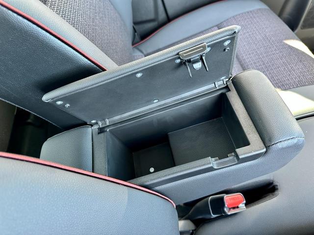 スペーシアカスタム ハイブリッドＸＳ　純正９インチメモリーナビ・スマホ接続・Ｂｌｕｅｔｏｏｔｈ　全方位カメラ　フルセグＴＶ　両側電動スライドドア　マルチユースフラップ　前席シートヒーター　ステアリングヒーター　リアスリムサーキュレーター（31枚目）