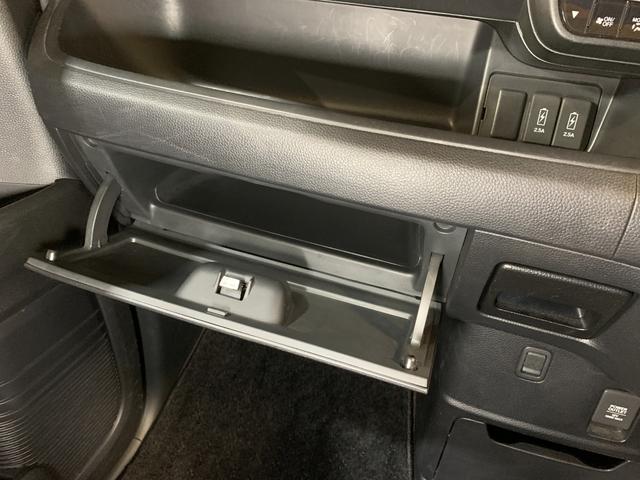 N-BOXカスタム G・Lターボホンダセンシング ETC ホンダセンシング クルーズコントロール ハーフレザーシート パドルシフト ステアリングスイッチ オートライト シーケンシャルパターンランプ  USB充電ソケット LEDヘッドライト(11枚目)