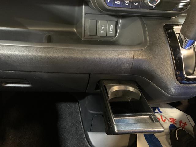 N-BOXカスタム G・Lターボホンダセンシング ETC ホンダセンシング クルーズコントロール ハーフレザーシート パドルシフト ステアリングスイッチ オートライト シーケンシャルパターンランプ  USB充電ソケット LEDヘッドライト(13枚目)