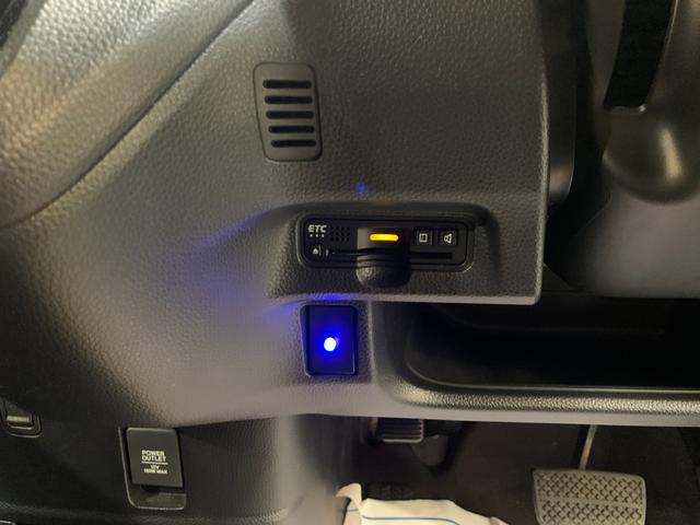 N-BOXカスタム G・Lターボホンダセンシング ETC ホンダセンシング クルーズコントロール ハーフレザーシート パドルシフト ステアリングスイッチ オートライト シーケンシャルパターンランプ  USB充電ソケット LEDヘッドライト(18枚目)