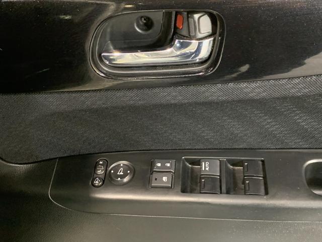 N-BOXカスタム G・Lパッケージ プッシュスタートエンジン クラリオンCDオーディオ ETC 左側パワースライドドア 純正HIDヘッドライト ステアリングスイッチ オートライト フロントフォグランプ マット・バイザー(20枚目)