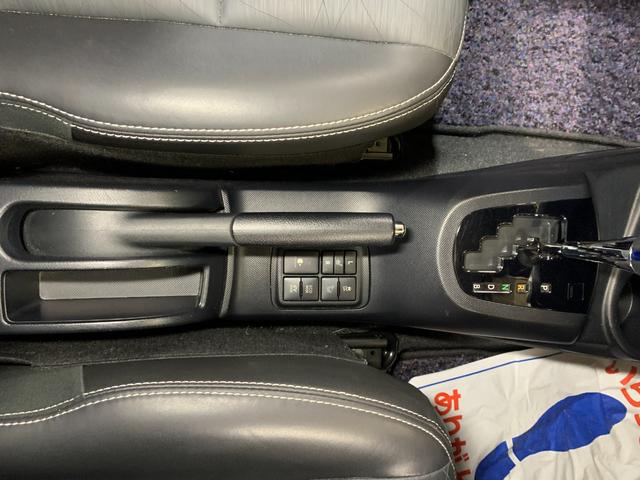 アクア Ｇブラックソフトレザーセレクション　純正９インチＳＤナビ　フルセグ　ビルトインＥＴＣ　プロジェクターヘッドライト　ＬＥＤヘッドライト　クルーズコントロール　前席シートヒータ　フォグランプ　社外アルミホイール　バックカメラ（9枚目）