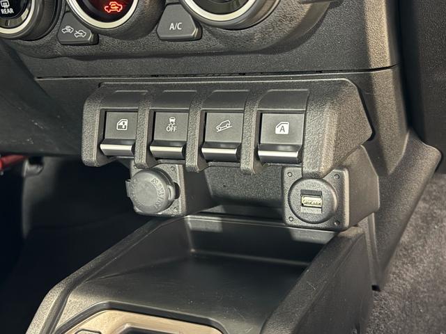 ジムニー ＸＣ　保証付　修復歴無　４ＷＤ　ターボ　ＥＴＣ　Ｂカメ　シートＨ　ＤＳＢＳ　レーンアシスト　クルコン　ＨＤＣ　ＬＥＤオートライト　フォグ　Ｐスタ　フルセグナビ　ＢＴ　ＤＶＤ　ステリモ　純正１６ＡＷ　Ｗレター（70枚目）