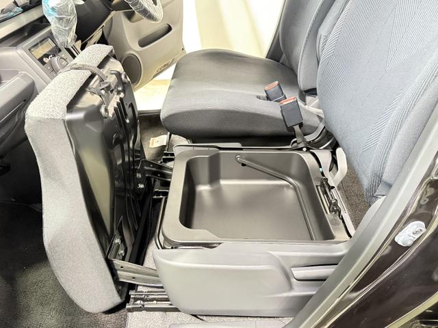 ＭＲワゴン １０ｔｈアニバーサリー　リミテッド　保証付き　修復歴無　Ｂカメラ　ＨＩＤオートライト　Ｐスタート　タッチパネルオーディオ　ＵＳＢ　ＣＤ　ステアリングスイッチ　スマートキー　純正１４インチＡＷ　ウィンカーミラー　ベンチシート　フルフラット（55枚目）