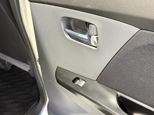 ワゴンＲスティングレー Ｘ　保証付　修復歴無　Ｐスタート　純正１４インチＡＷ　ＨＩＤヘッドライト　フォグランプ　オートエアコン　スマートキー　電動格納ミラー　純正オーディオ　ＣＤ　ベンチシート　フルフラット　ＡＢＳ　Ｗエアバッグ（33枚目）