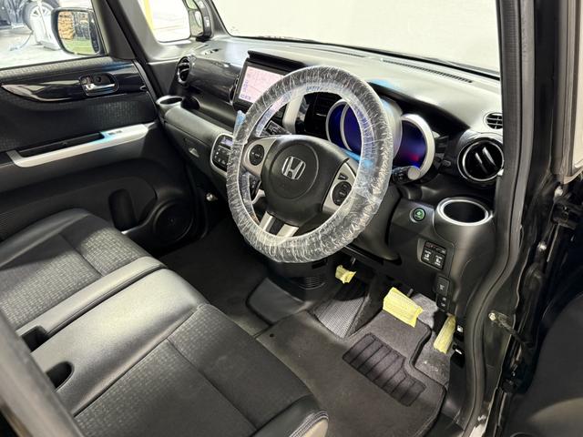 Ｎ－ＢＯＸカスタム Ｇ　ターボＳＳブラックスタイルパッケージ　保証付き　修復歴無　ＥＴＣ　Ｂカメラ　シートＨ　両ＰＳＤ　クルコン　フルセグナビ　ＢＴ　ＤＶＤ　オートリトラミラー　あんしんＰＫＧ　ＨＩＤオートライト　フォグ　パドルシフト　純正１５ＡＷ　ハーフレザー（30枚目）