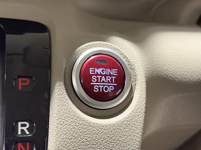 N-BOX G 保証付き 修復歴無 ETC フルセグナビTV DVD CD 横滑り防止 Pスタート アイドリングストップ スマートキー 電格ミラー レベライザー ベンチシート 両側スライド ナビ装着用スペシャルPKG(9枚目)