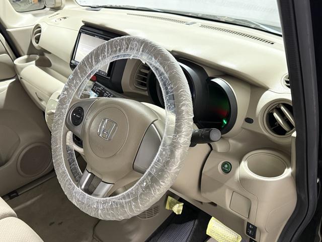 N-BOX G 保証付き 修復歴無 ETC フルセグナビTV DVD CD 横滑り防止 Pスタート アイドリングストップ スマートキー 電格ミラー レベライザー ベンチシート 両側スライド ナビ装着用スペシャルPKG(59枚目)