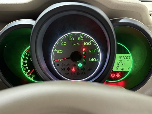 N-BOX G 保証付き 修復歴無 ETC フルセグナビTV DVD CD 横滑り防止 Pスタート アイドリングストップ スマートキー 電格ミラー レベライザー ベンチシート 両側スライド ナビ装着用スペシャルPKG(65枚目)