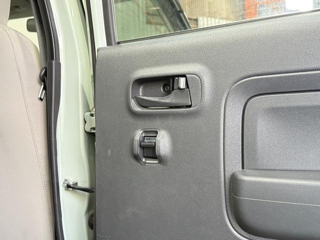 ミラトコット Ｌ　ＳＡＩＩＩ　保証付　修復歴無　ナビＴＶ　ＤＶＤ　ＣＤ　ＬＥＤヘッドライト　オートハイビーム　衝突軽減Ｂ　ＥＳＣ　障害物センサー　アイドリングＳ　キーレス　レベライザー　エアコン　パワステ　パワーウィンドウ　ＡＢＳ（33枚目）